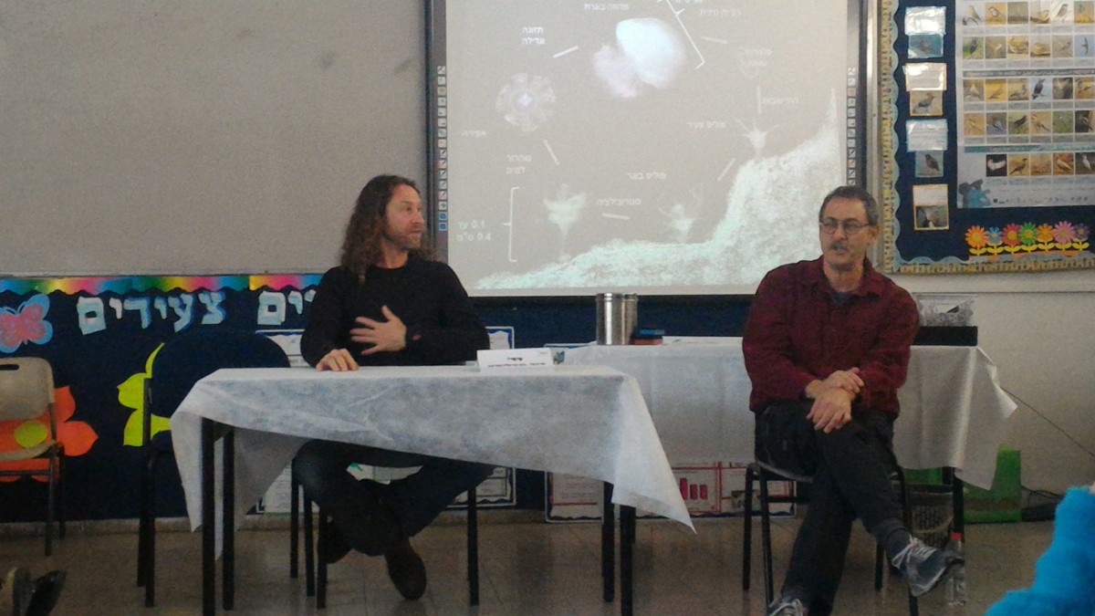 פגישה עם החוקרים